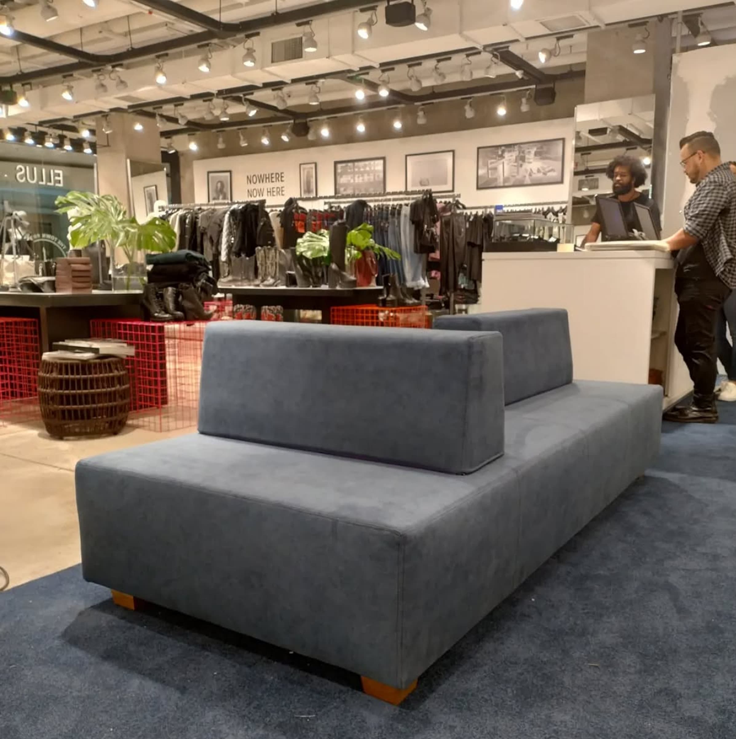 Sofá com encosto removível em Morumbi Shopping