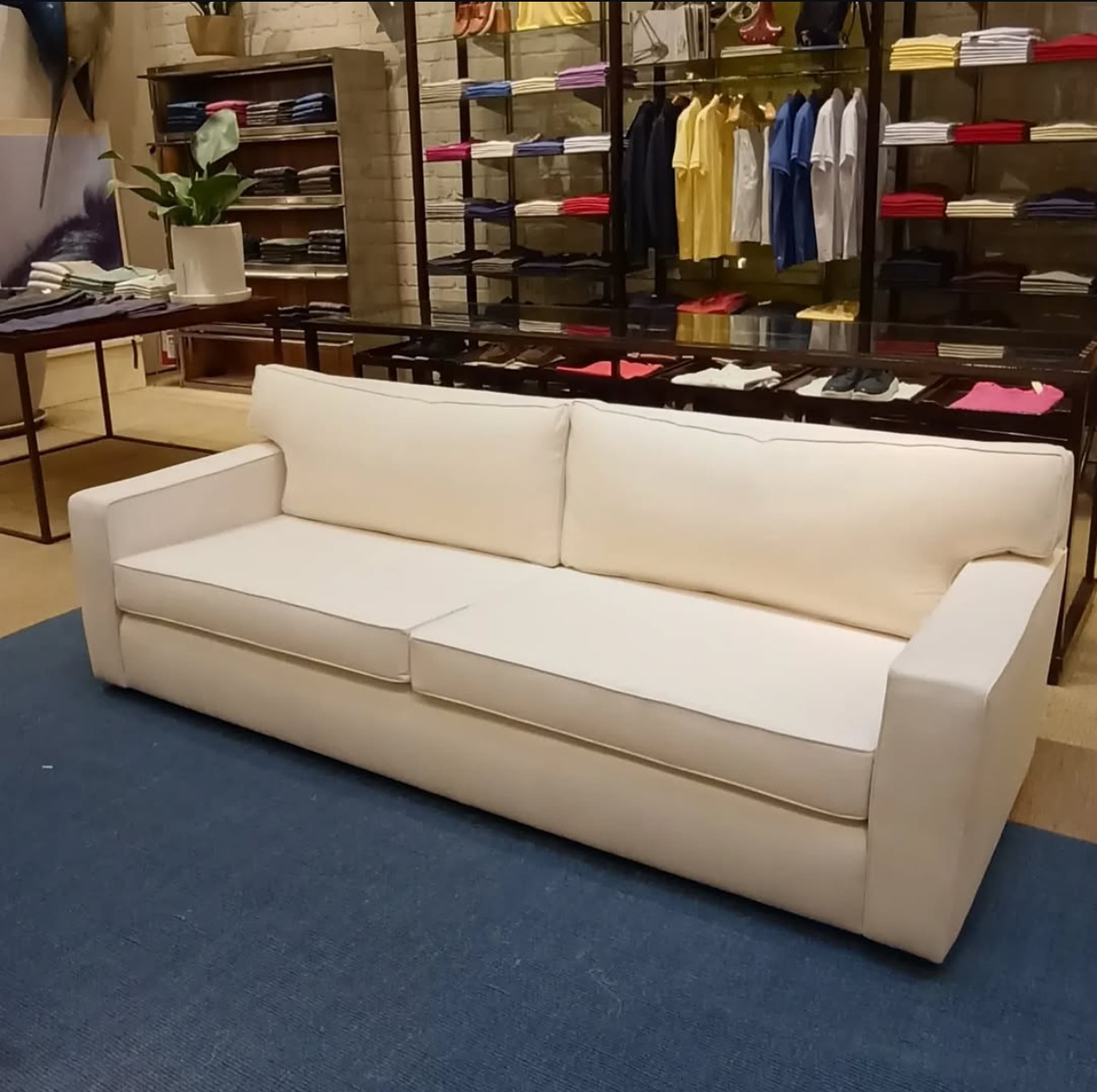 Estofado sob medida para loja Richard's em Shopping Jk Iguatemi